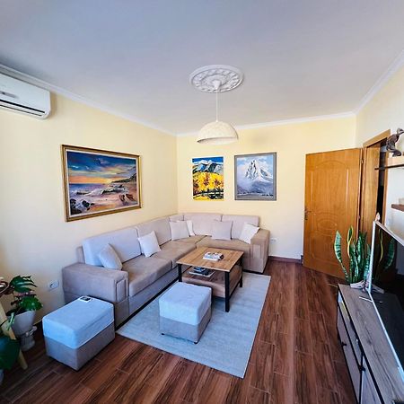 Cozy Central Apartment ティラナ エクステリア 写真